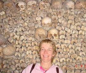 Lori and bones - - - - Catacombes - - - - 
In the late 18th century, Paris decided it had a problem with its cemeteries, namely that they were full, 
if not overflowing. Faced with potential outbreaks of disease, not to mention aesthetic concerns, the city 
authorities decided to exhume the bones of the buried and relocate them in the tunnels of several disused 
quarries. The decision to do this was made in 1785 and led to the creation of the Catacombes. Visitors to 
this disturbing 'attraction' will find themselves 20m (65ft) underground, working their way along corridors 
stacked with bones. People over 60 can get in for free, which says a lot about the French sense of humour. 
The tunnels, which were used by the R�sistance during WWII as a headquarters, are south of the Seine.